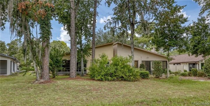 Property Photo: 85 Golfview Drive FL 34446