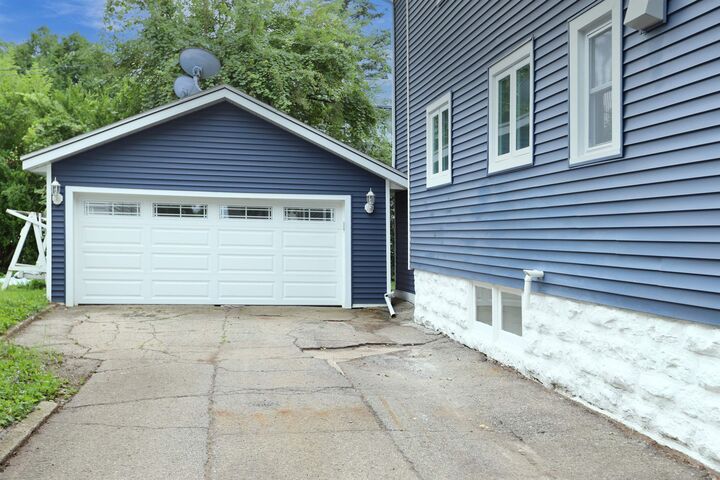 Property Photo:  553 W 16th Avenue  WI 54902 