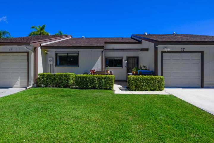 Property Photo:  17 Mayfair Lane  FL 33426 