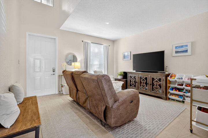 Property Photo: 4451 Lake Lucerne Circle FL 33409