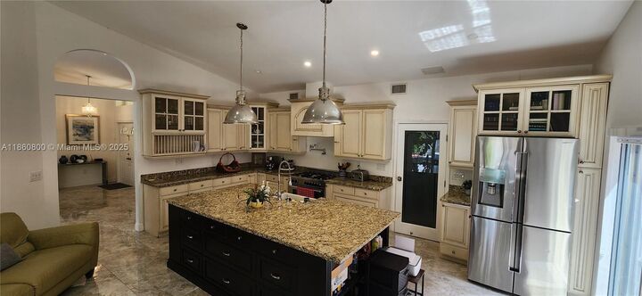 19922 NW 88th Ave  Hialeah FL 33018 photo