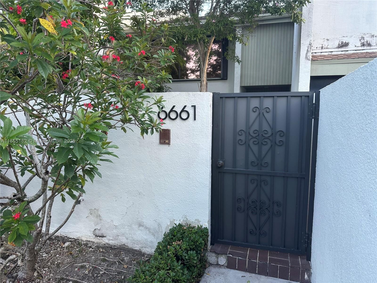 Property Photo:  6661 SW 72nd St 35  FL 33143 