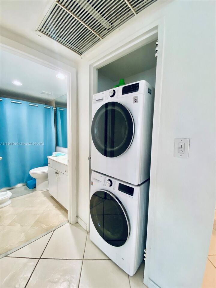 Property Photo: 10350 W Bay Harbor Dr 2L FL 33154