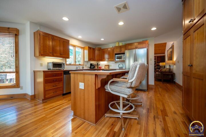 Property Photo:  5614 SW Fairlawn Rd  KS 66610 