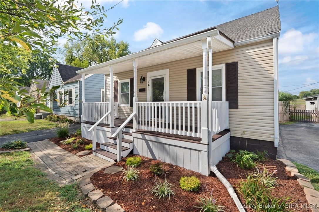 Property Photo: 741 N McKinley Avenue IN 47129