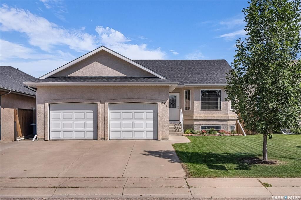 Property Photo:  254 Beechmont Crescent  SK S7V 1C8 
