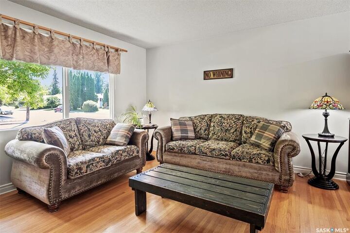 Property Photo:  2431 Dufferin Avenue  SK S7J 1C3 