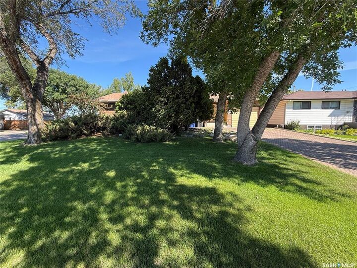 Property Photo:  2510 29th Street W  SK S7L 0N7 