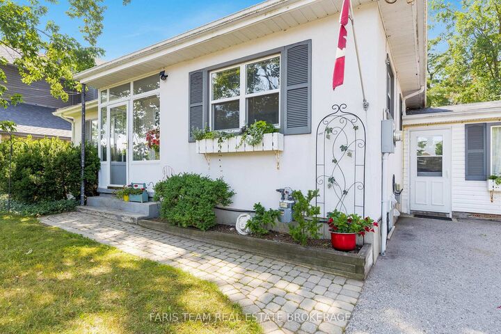 Property Photo: 302 Sunnidale Road ON L4N 5P2