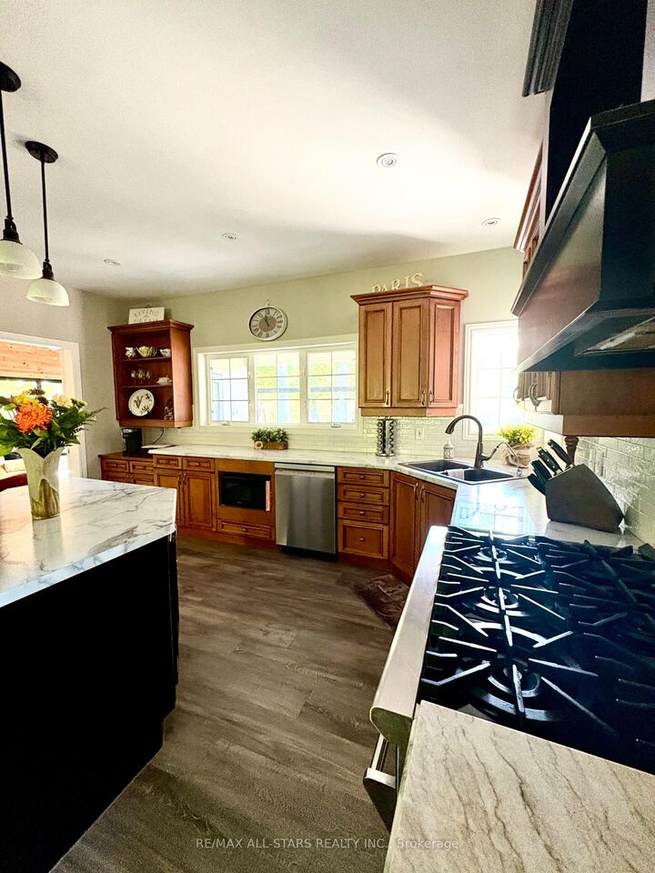Property Photo:  536 Golf Course Road  ON K0L 2H0 