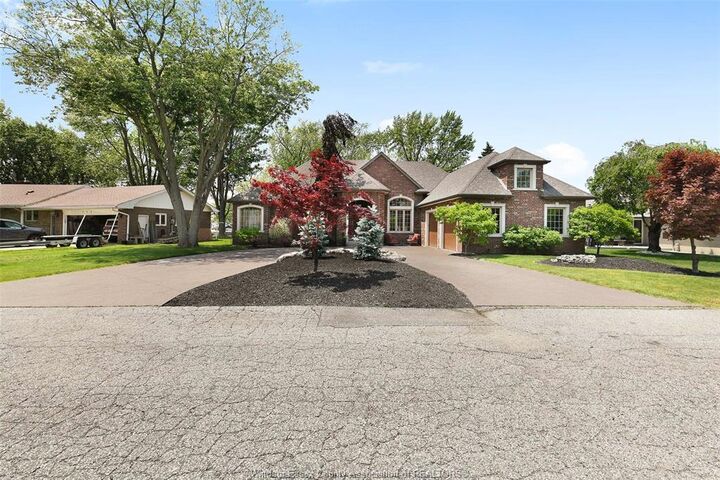 Photo de la propriété: 360 Andrew Crescent ON N0R 1A0