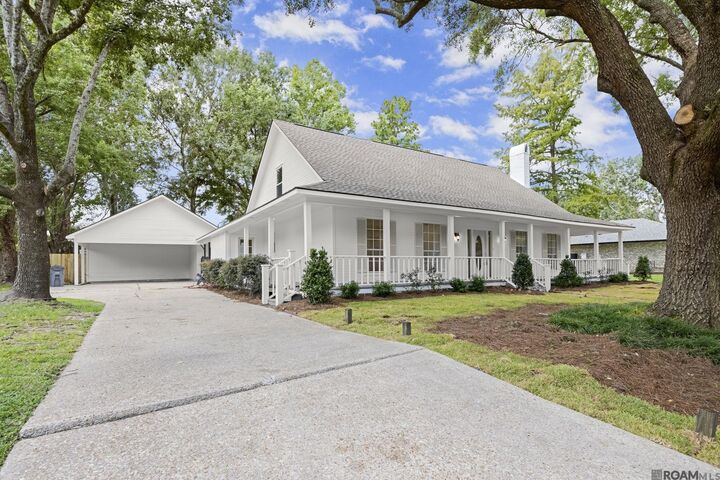 Property Photo: 5935 Hickory Ridge Bl LA 70817