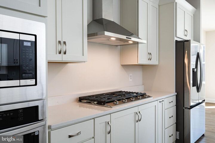 Property Photo: 43011 Debonair Terrace VA 20148