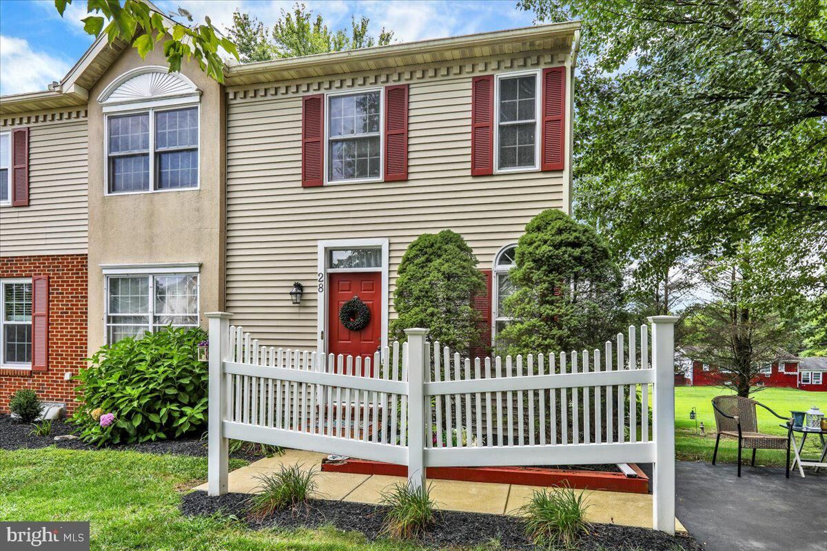 Property Photo:  28 Derby Lane  PA 17603 