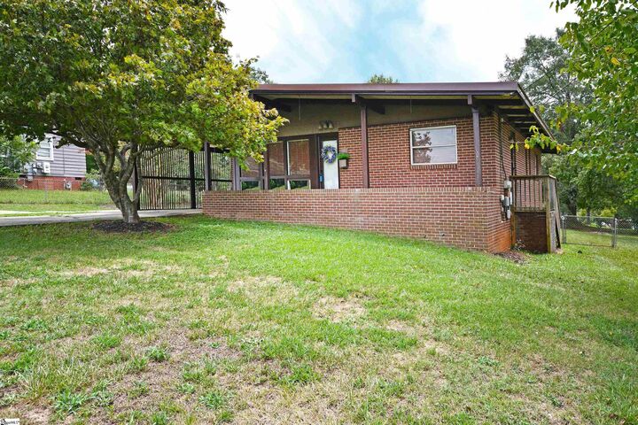 Property Photo: 5 Blue Mountain Drive SC 29617