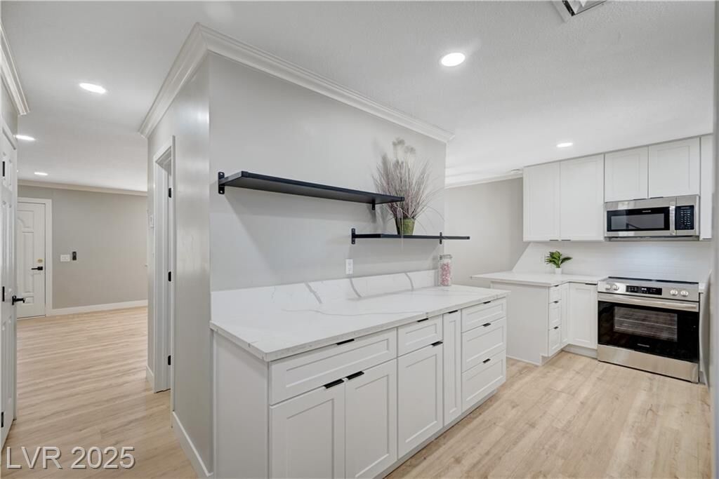 Property Photo:  150 Greenbriar Townhouse Way  NV 89121 