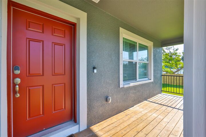 Property Photo: 103 6th Avenue NW FL 33570