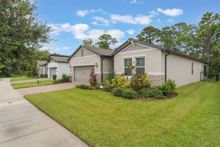 Property Photo: 2074 Laurelwood Way FL 32792