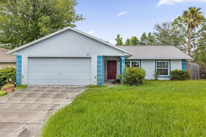 Property Photo: 203 Larkspur Court FL 34743