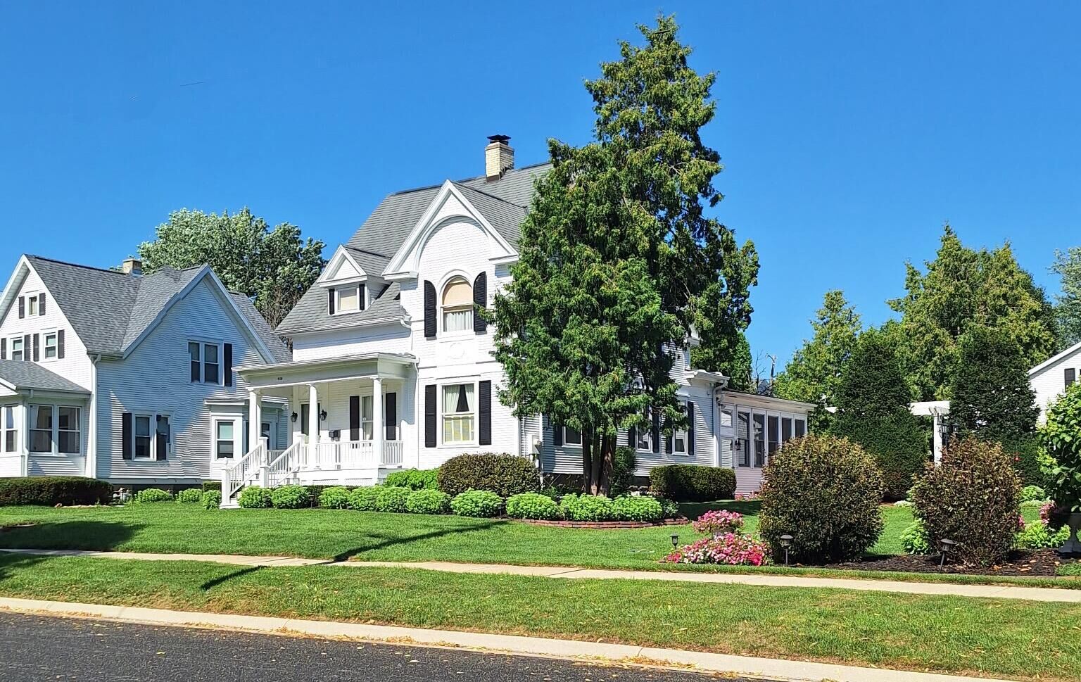 Property Photo: 813 Richards Ave WI 53094
