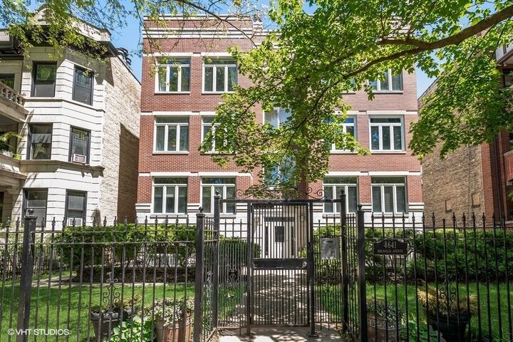 Property Photo: 4641 N Magnolia Avenue 3S IL 60640