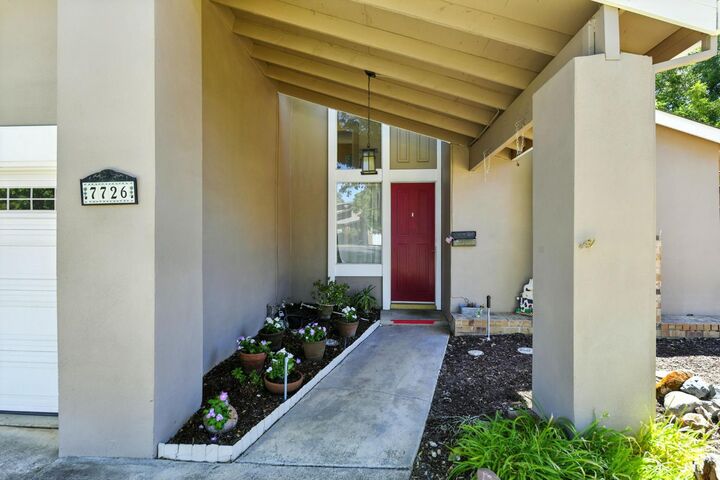 Property Photo: 7726 Cotswald Way CA 95610