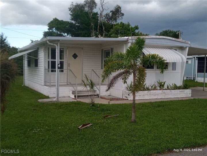 Property Photo:  2731 Breezewood Drive  FL 33917 