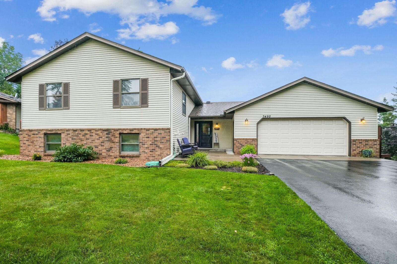Property Photo:  7492 Upper 24th Street N  MN 55128 