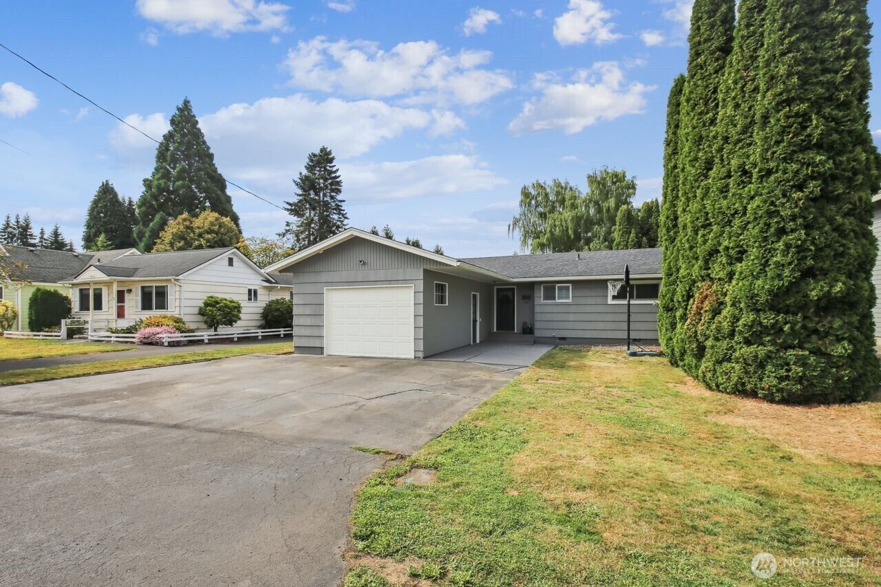 Property Photo: 3319 Pine St. WA 98632