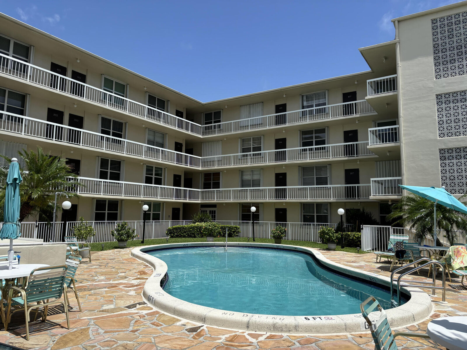 Property Photo:  1131 SE 4th Street 206  FL 33435 