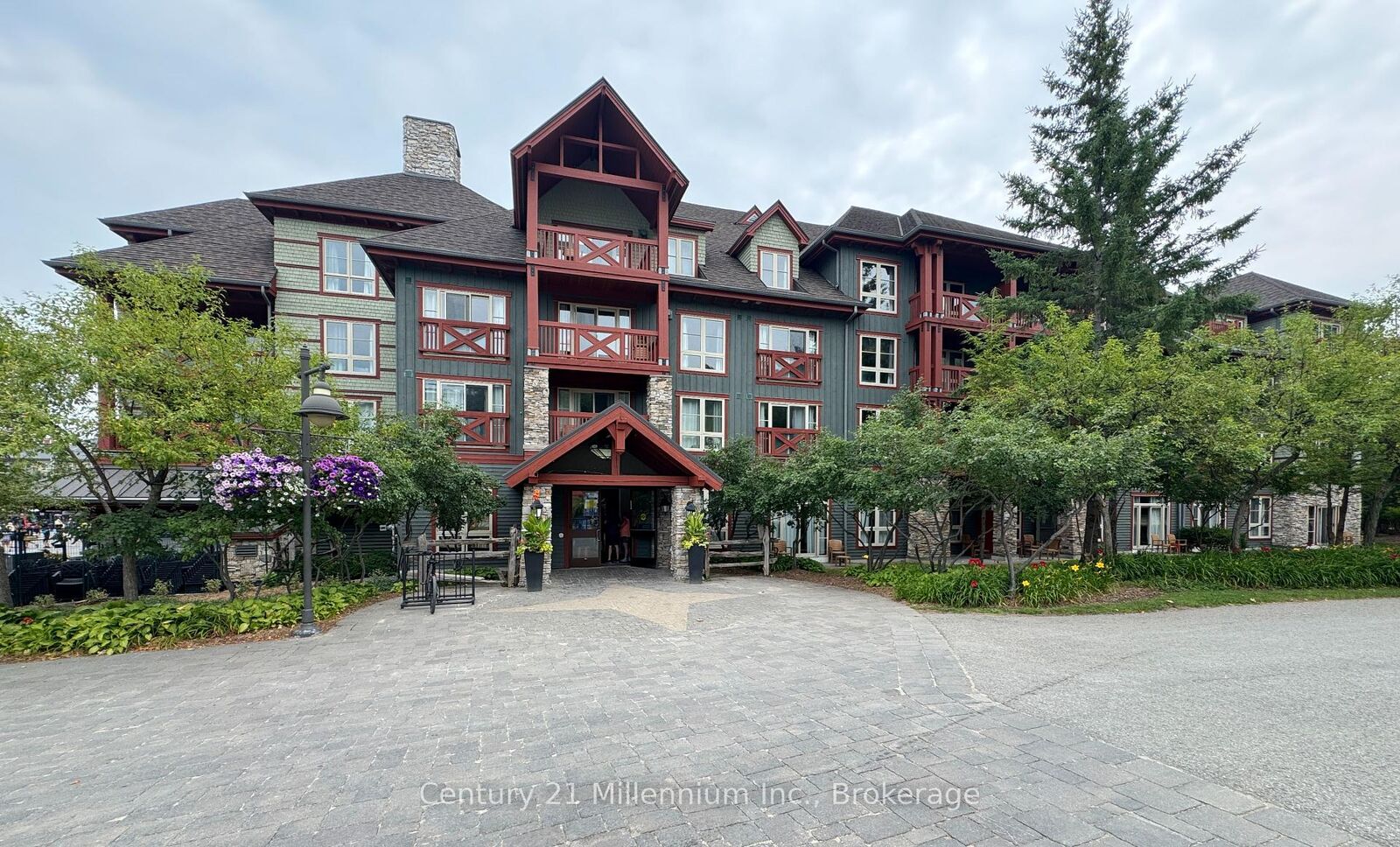 Property Photo:  152 Jozo Weider Boulevard 201  ON L9Y 0V2 