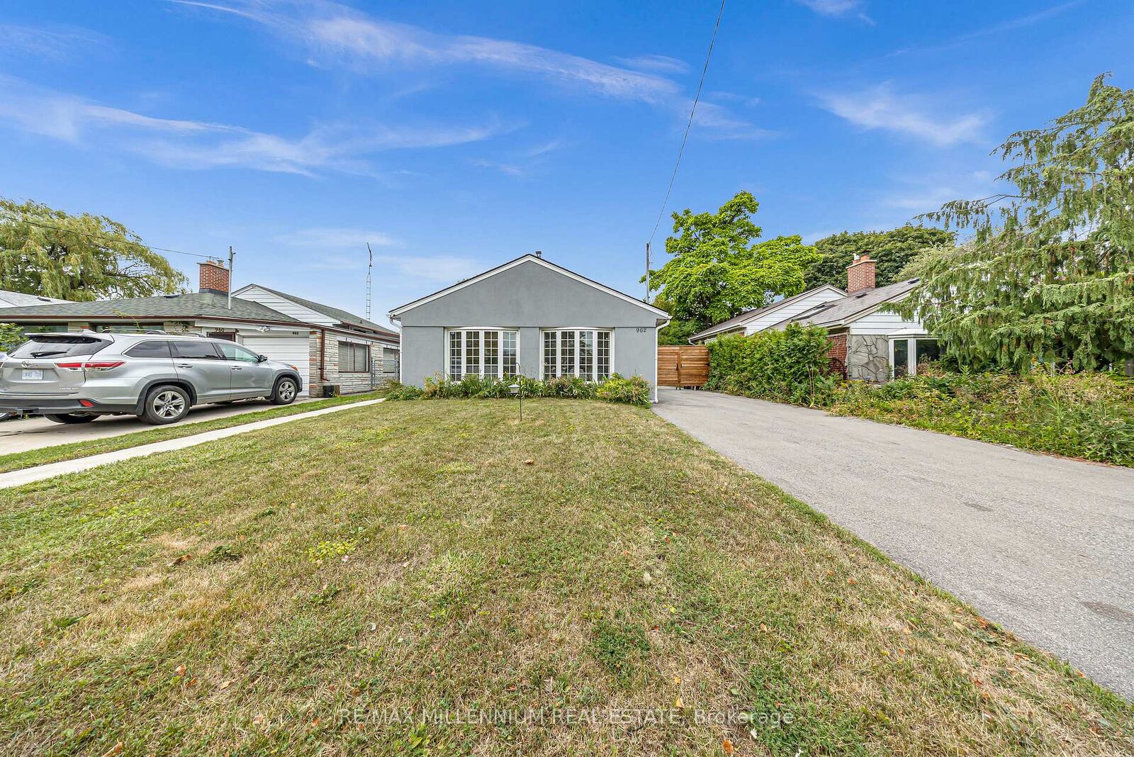 Property Photo: 962 Midland Avenue ON M1K 4G3