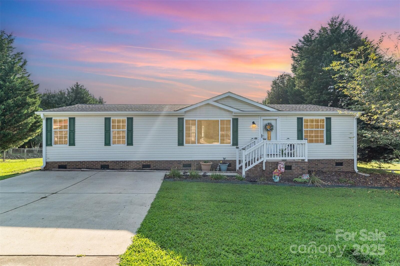 Property Photo:  1140 Peppertree Drive  NC 28120 