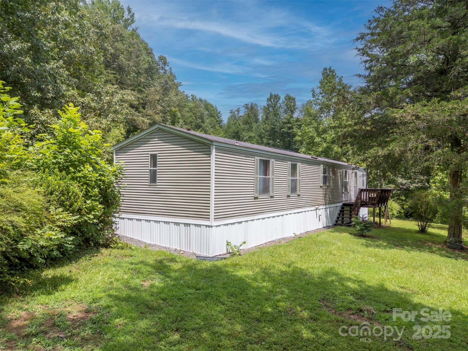 Property Photo: 423 Womack Road NC 28756