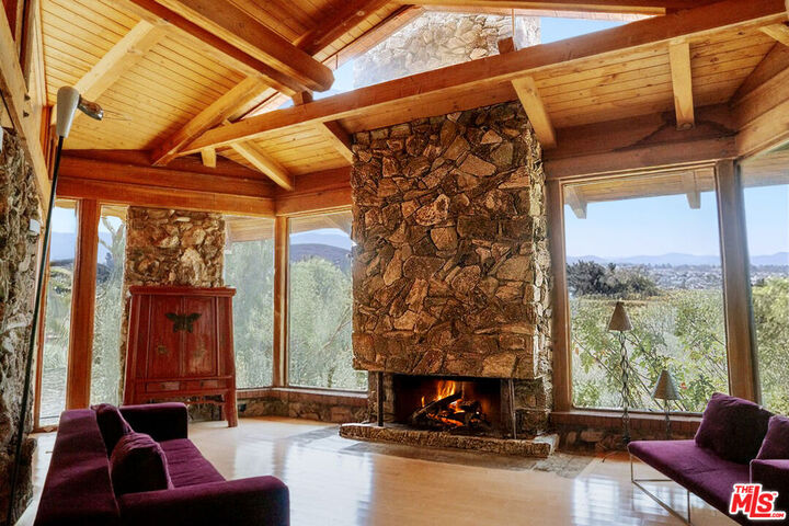 Property Photo:  1926 Calle Yucca  CA 91360 