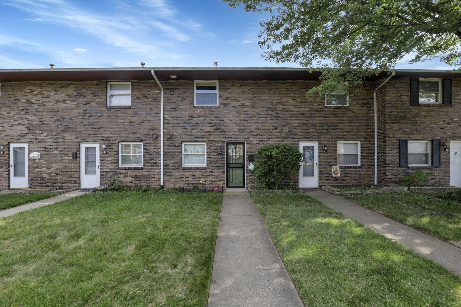 Property Photo: 1226 Woodbrook W Circle OH 43223
