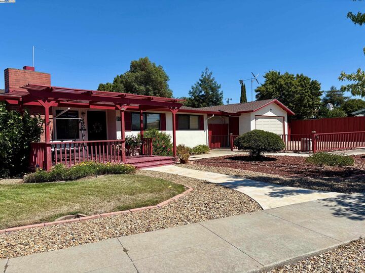 Property Photo: 1052 Rincon Ave CA 94551