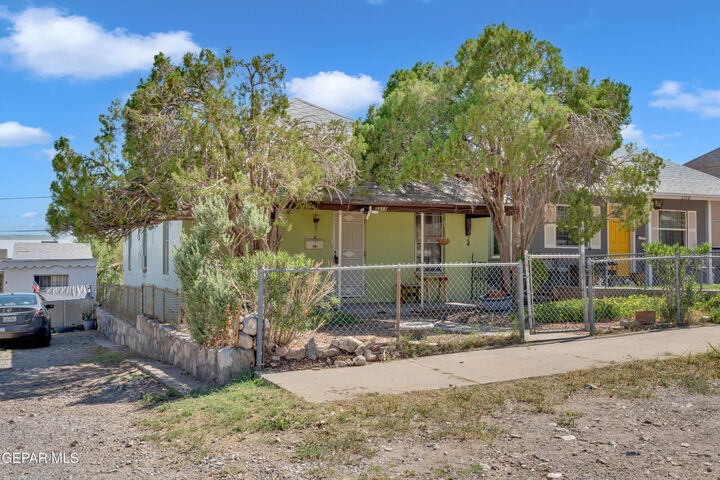 Property Photo: 2212 Silver Avenue TX 79930