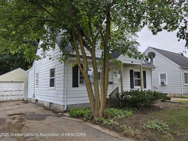Property Photo: 526 Fenton Street MI 48910