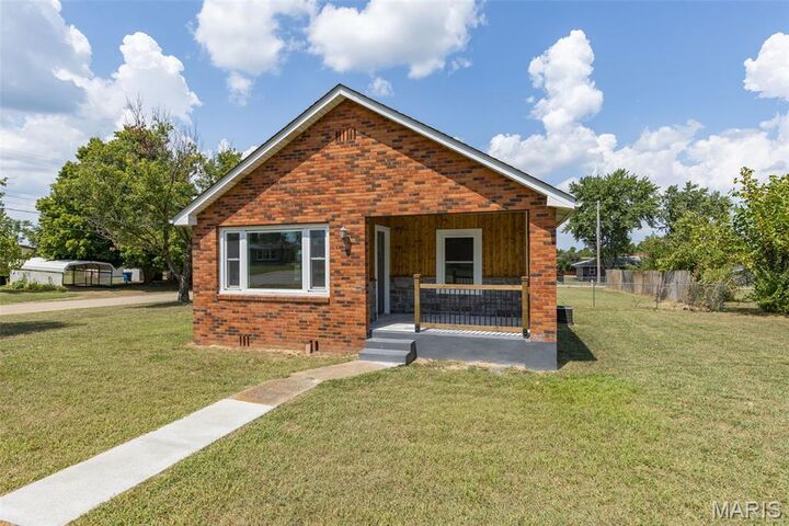 Property Photo: 801 E Chestnut Street MO 63601