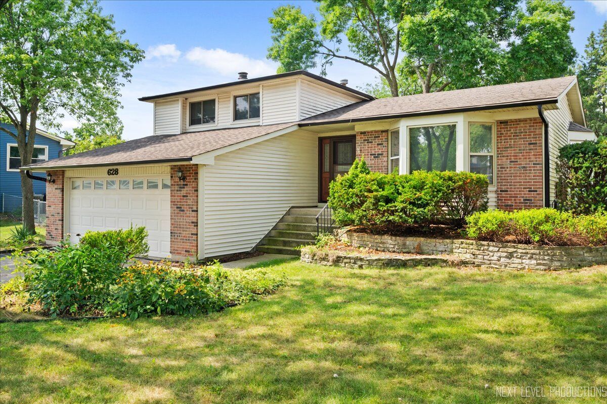 Property Photo: 628 Cambridge Way IL 60440
