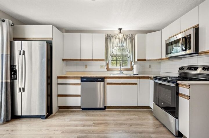 Property Photo:  275 Sunderland Road 275  MA 01604 