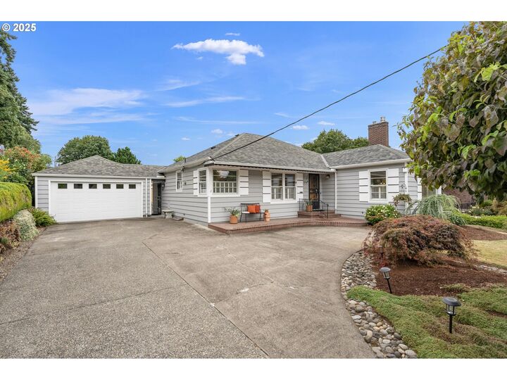 Property Photo: 3736 SE Tolman St OR 97202