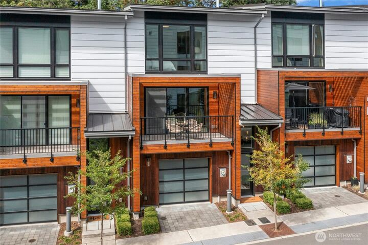 Property Photo:  744  Hanami Lane NE  WA 98110 