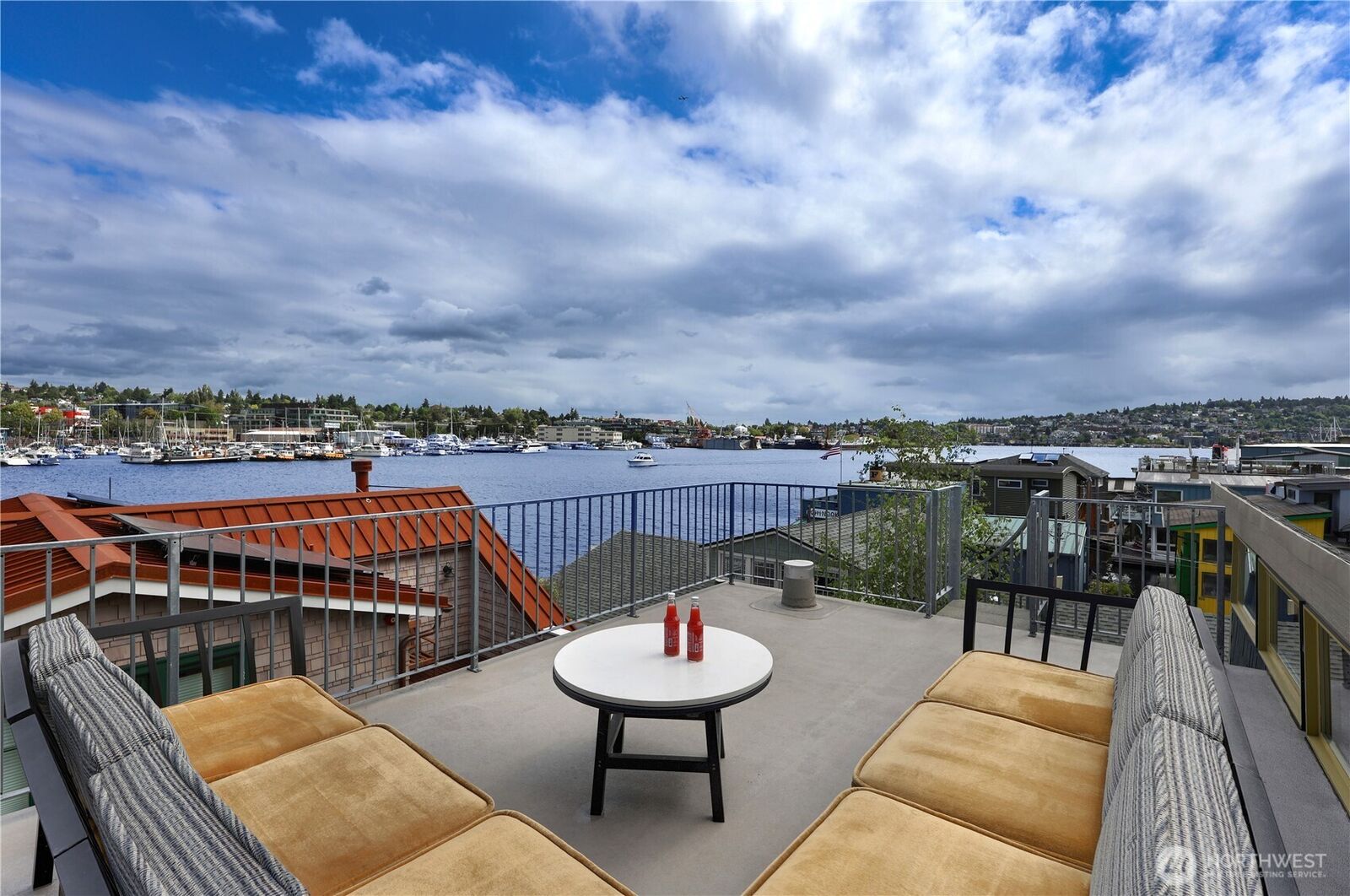 Property Photo:  2770  Westlake Avenue N 6  WA 98109 