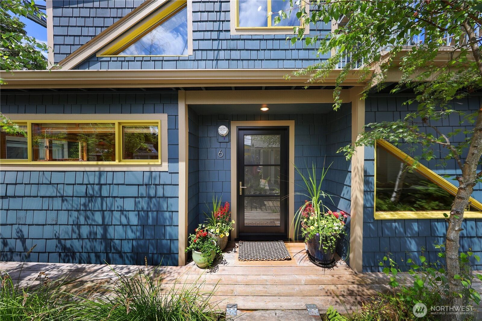 Property Photo: 2770 Westlake Avenue N 6 WA 98109