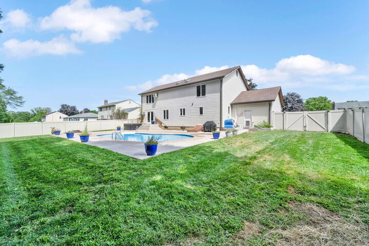 Property Photo:  23 Debbie Drive  CT 06074 