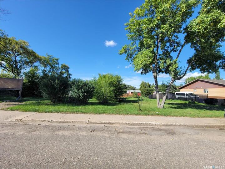 Property Photo:  1316 13th Street W  SK S6V 3J4 