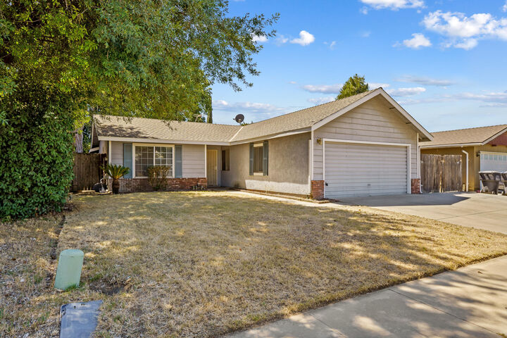 Property Photo:  4615 W Feemster Avenue  CA 93277 