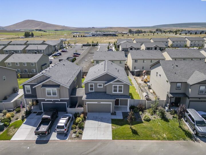 Property Photo: 7945 Ranchland Lane WA 99353